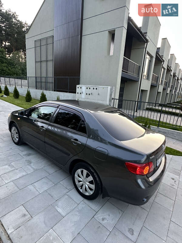 Седан Toyota Corolla 2008 в Львові