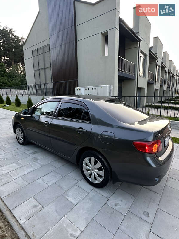 Седан Toyota Corolla 2008 в Львові