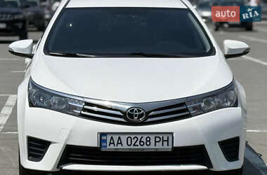 Седан Toyota Corolla 2015 в Ивано-Франковске
