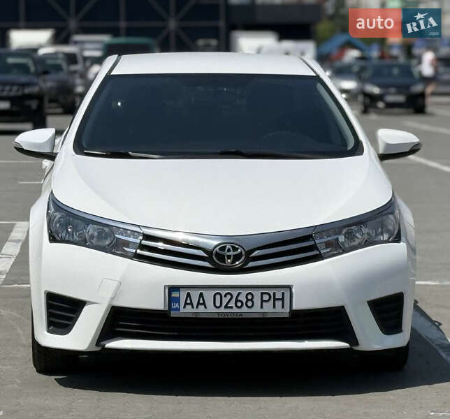 Седан Toyota Corolla 2015 в 