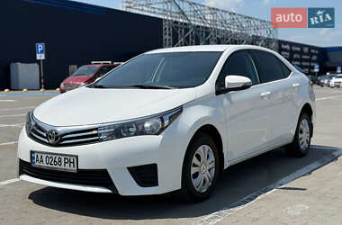 Седан Toyota Corolla 2015 в 