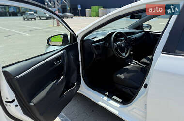 Седан Toyota Corolla 2015 в 