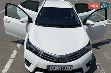 Седан Toyota Corolla 2015 в 