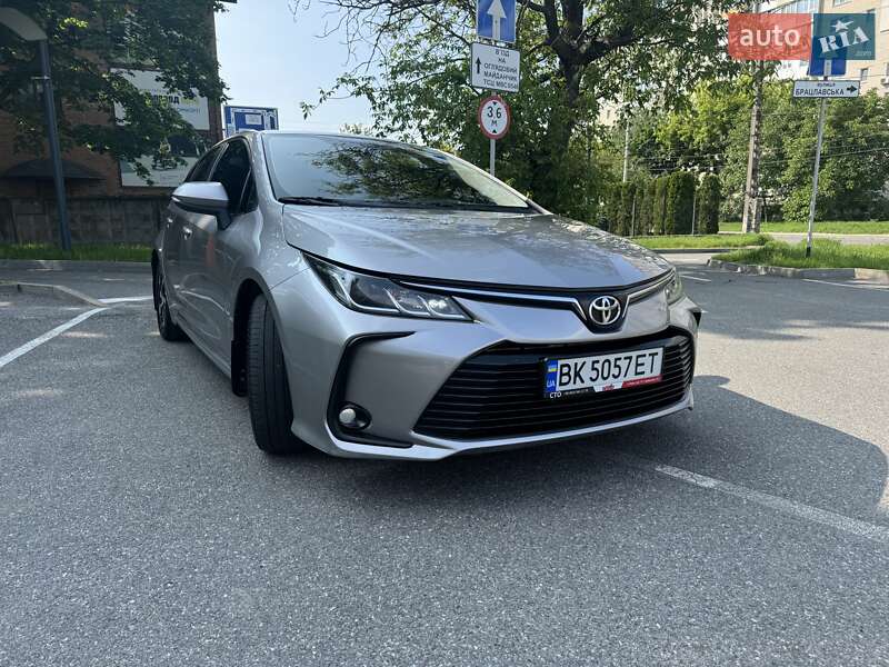 Седан Toyota Corolla 2020 в Виннице