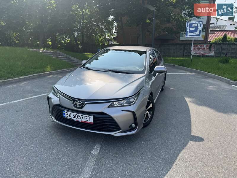 Седан Toyota Corolla 2020 в Виннице