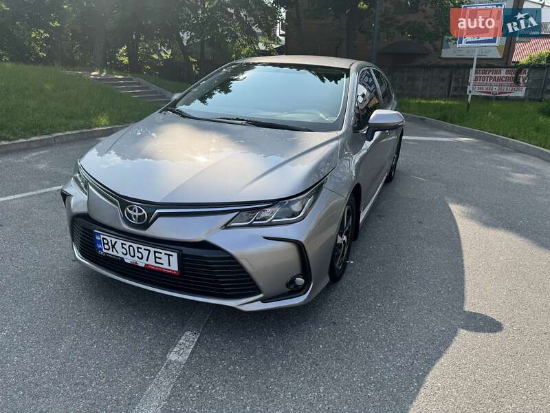 Седан Toyota Corolla 2020 в Виннице