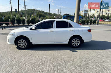 Седан Toyota Corolla 2013 в Полтаві