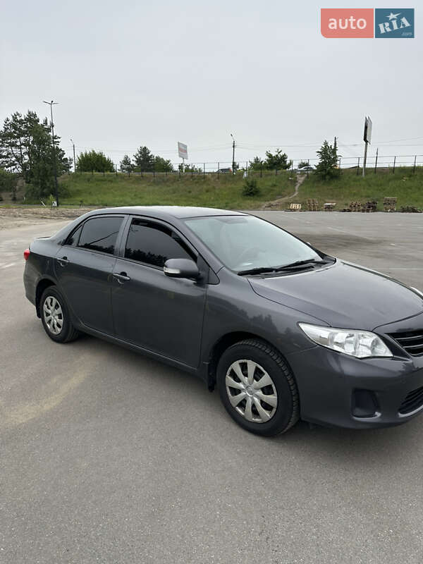 Седан Toyota Corolla 2013 в Киеве