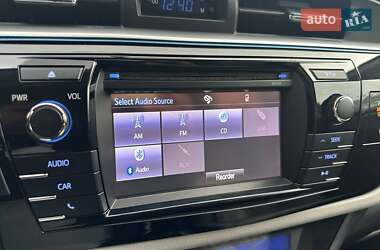Седан Toyota Corolla 2015 в 