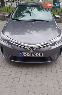 Седан Toyota Corolla 2018 в Ровно