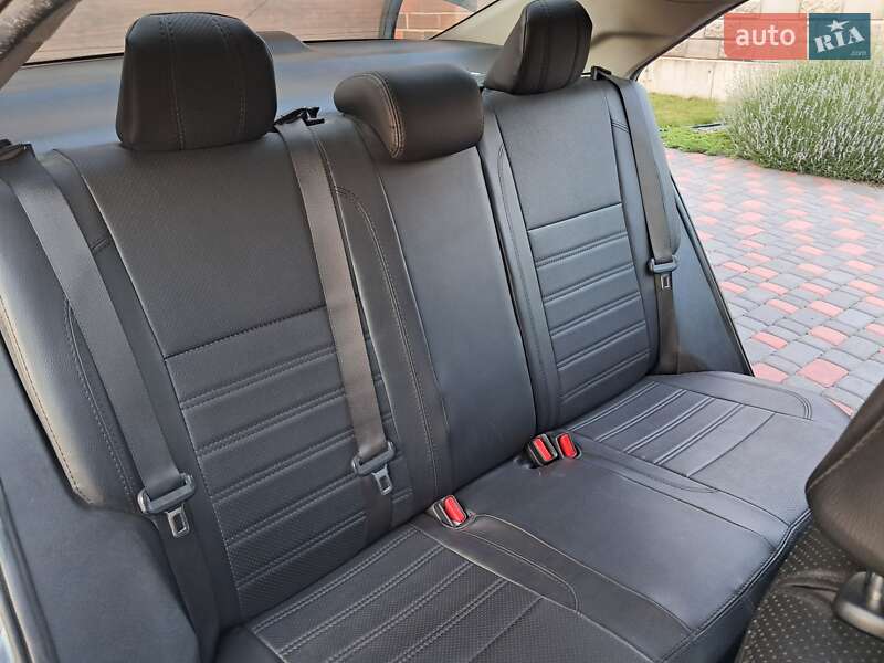 Седан Toyota Corolla 2018 в Рівному