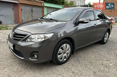 Седан Toyota Corolla 2011 в Полтаві