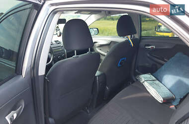 Седан Toyota Corolla 2013 в 