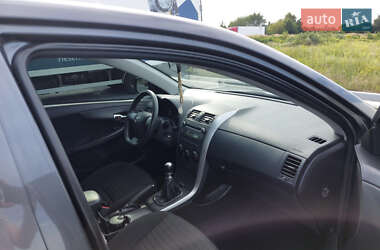 Седан Toyota Corolla 2013 в 
