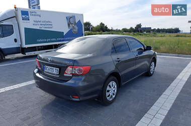 Седан Toyota Corolla 2013 в 
