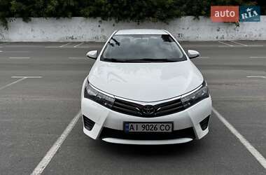 Седан Toyota Corolla 2015 в Киеве