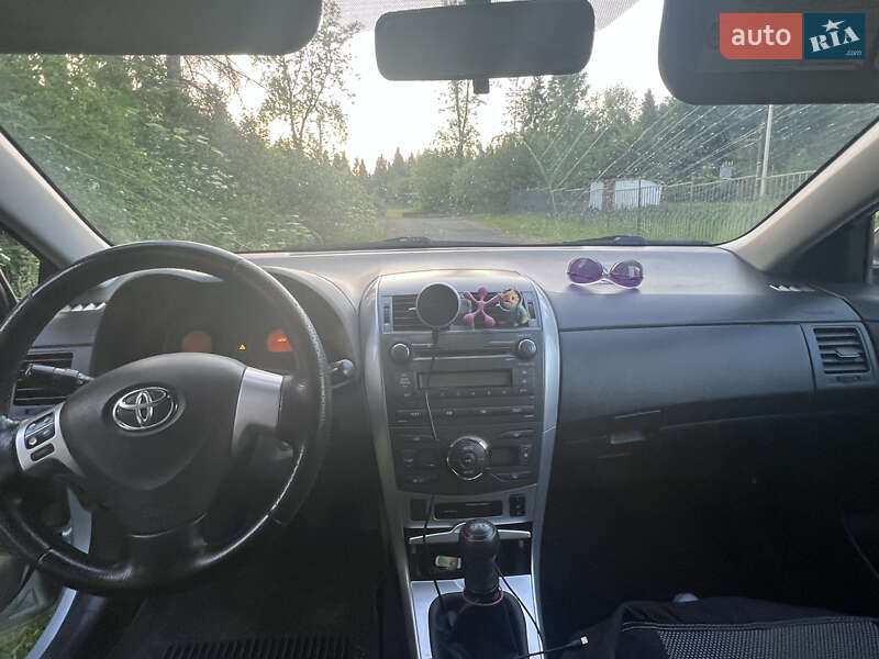 Седан Toyota Corolla 2008 в Львове