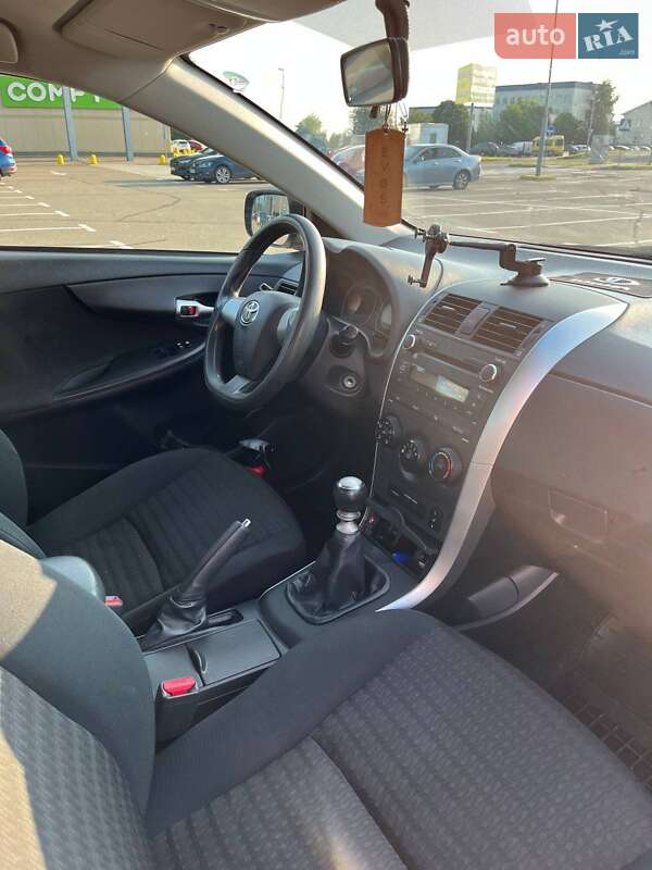 Седан Toyota Corolla 2010 в Борисполі