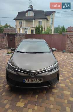 Седан Toyota Corolla 2017 в Киеве