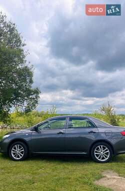 Седан Toyota Corolla 2010 в 