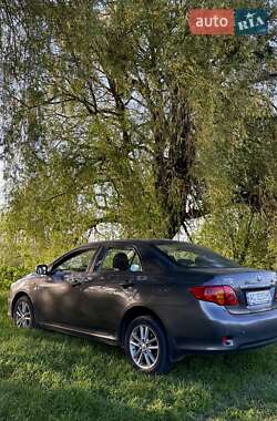 Седан Toyota Corolla 2010 в 