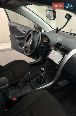 Седан Toyota Corolla 2010 в 