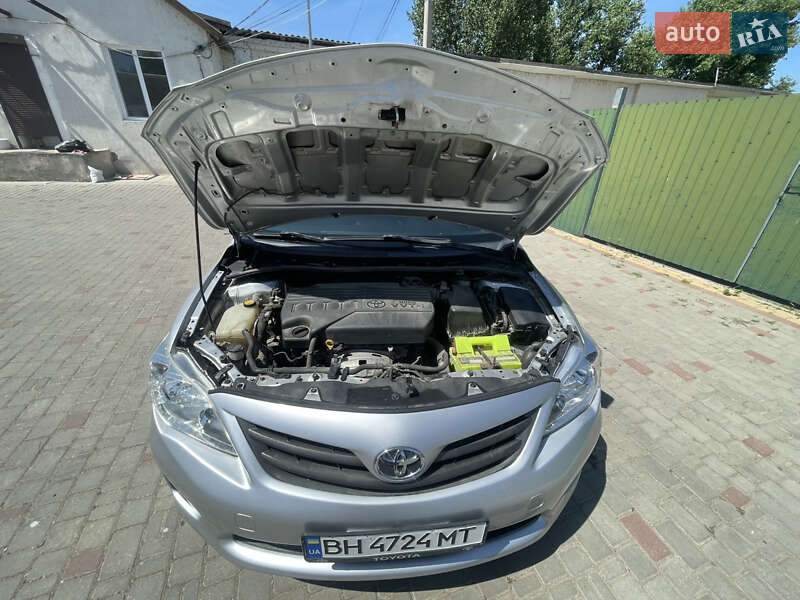 Седан Toyota Corolla 2010 в Арцизові