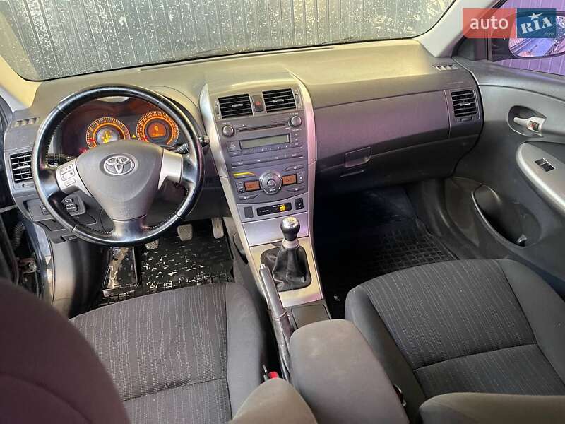 Седан Toyota Corolla 2008 в Тернополе