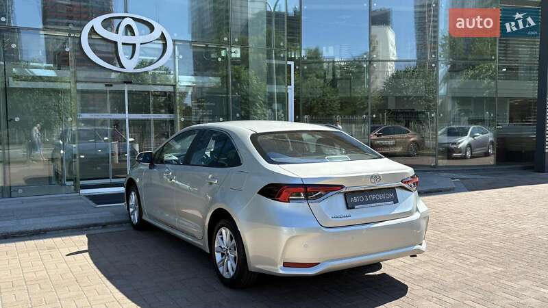Седан Toyota Corolla 2024 в Киеве