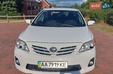 Седан Toyota Corolla 2010 в Львове