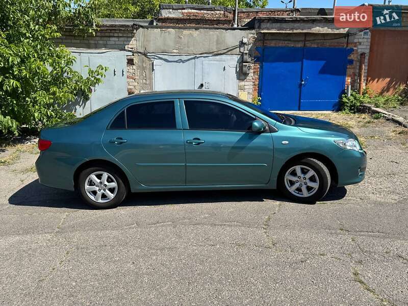 Седан Toyota Corolla 2008 в Николаеве