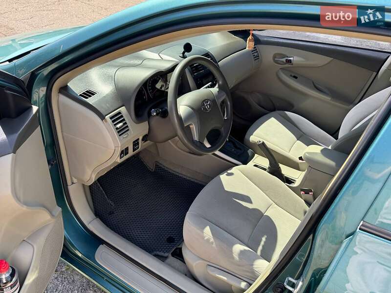 Седан Toyota Corolla 2008 в Николаеве