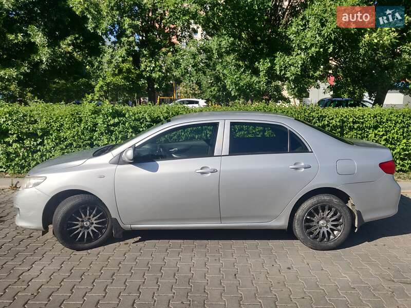 Седан Toyota Corolla 2008 в Черновцах