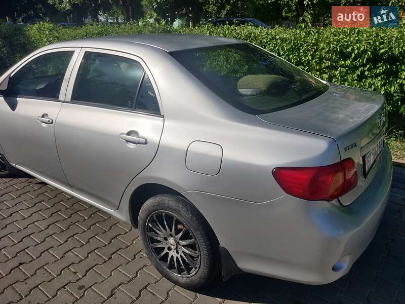 Седан Toyota Corolla 2008 в Черновцах