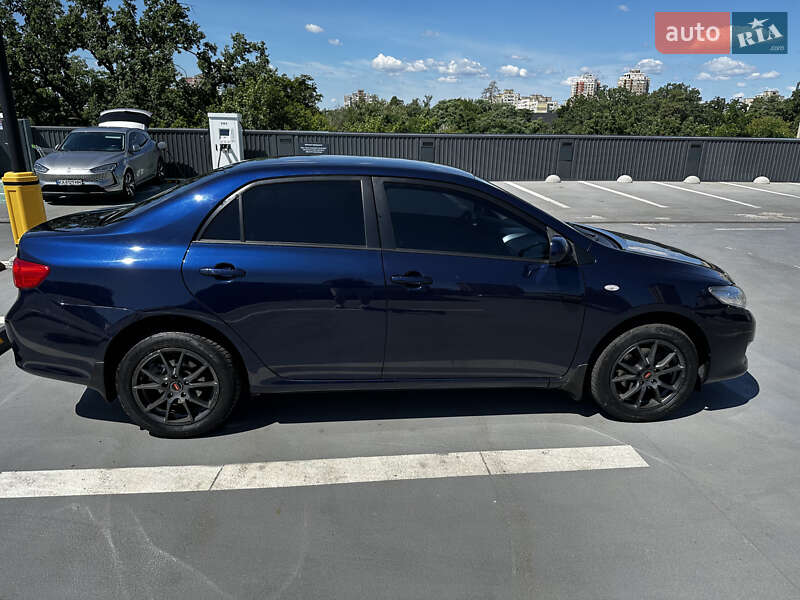 Седан Toyota Corolla 2009 в Києві
