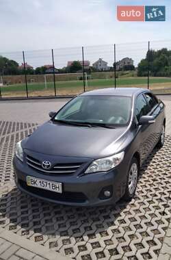 Седан Toyota Corolla 2011 в Ивано-Франковске