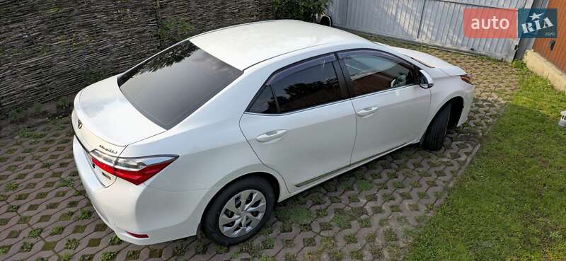 Седан Toyota Corolla 2016 в Киеве