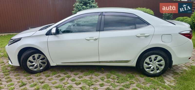 Седан Toyota Corolla 2016 в Киеве