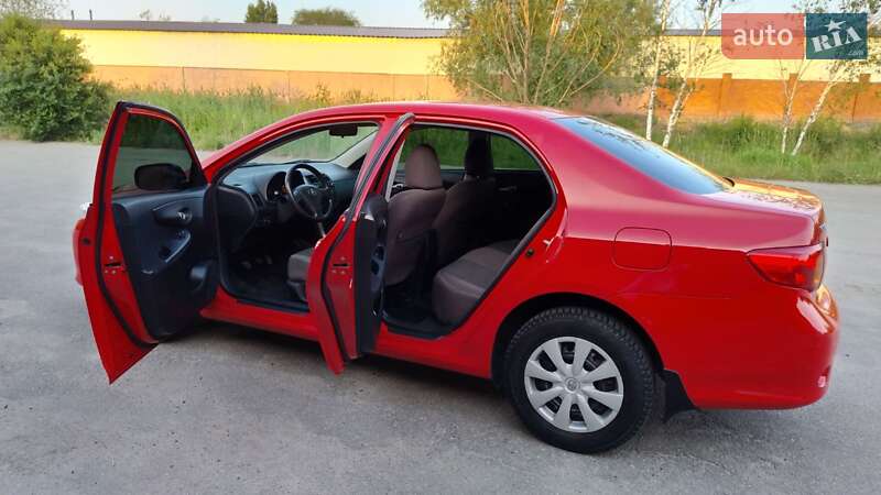 Седан Toyota Corolla 2009 в Новомосковске