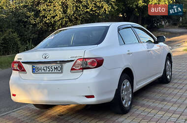 Седан Toyota Corolla 2010 в 