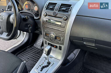 Седан Toyota Corolla 2010 в 