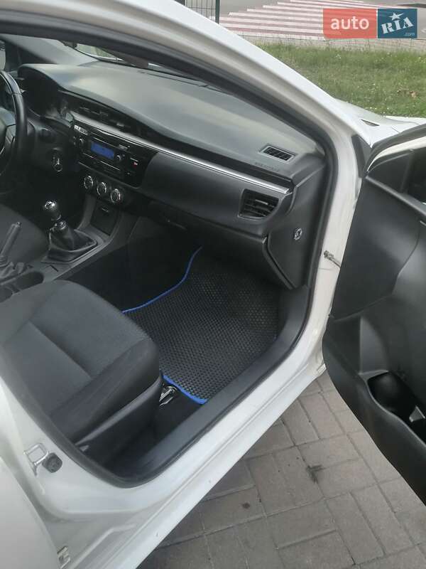 Седан Toyota Corolla 2014 в Киеве