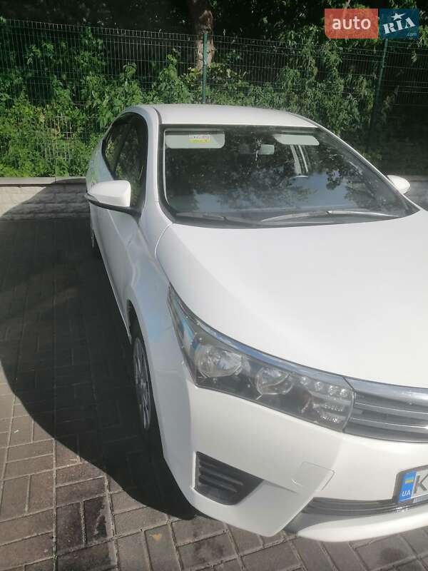 Седан Toyota Corolla 2014 в Киеве