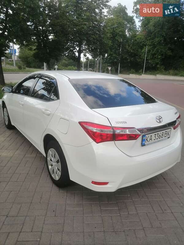 Седан Toyota Corolla 2014 в Киеве