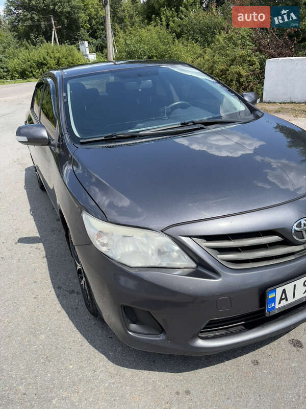 Седан Toyota Corolla 2011 в Кагарлыке