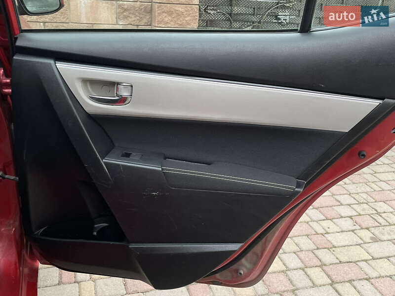 Седан Toyota Corolla 2018 в Луцке
