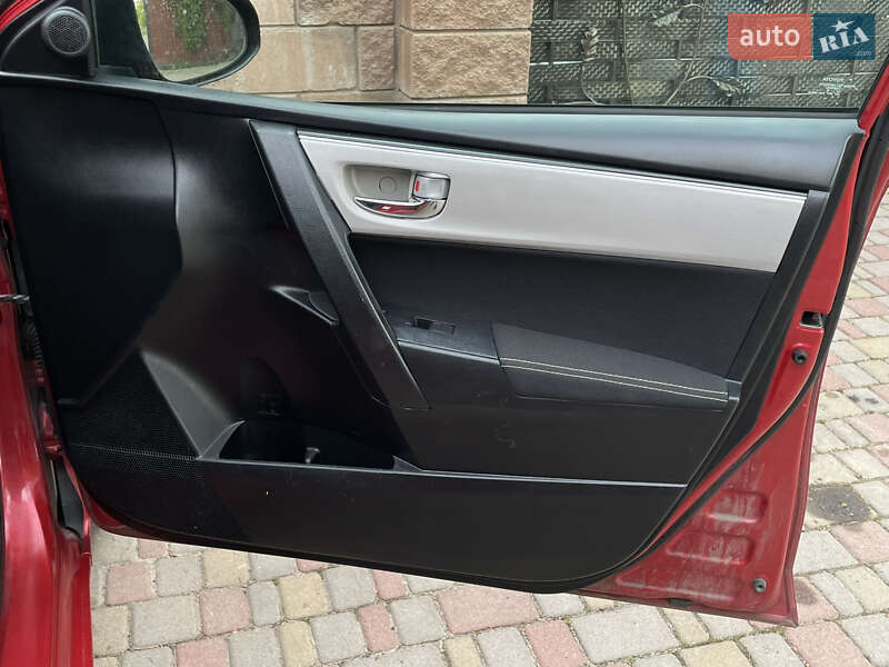 Седан Toyota Corolla 2018 в Луцке