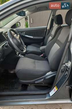 Хэтчбек Toyota Corolla 2007 в 
