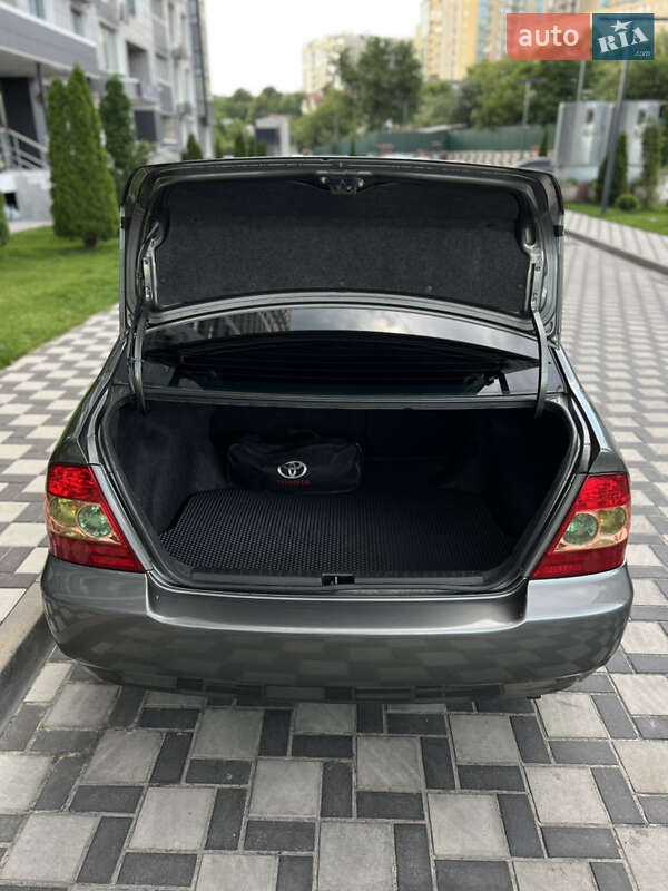 Седан Toyota Corolla 2005 в Києві