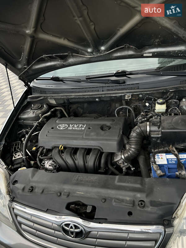 Седан Toyota Corolla 2005 в Києві